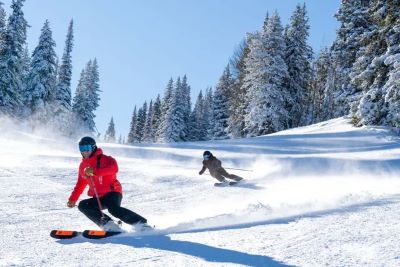 Snowboard action